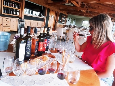 Malka with a whole flight of Arcadia wines