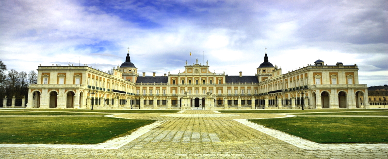 You will see the Royal Palace of Aranjuez on your way to the first winery