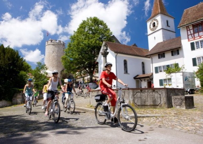 Regular or E Bike cycling around Piemont wineries and villages